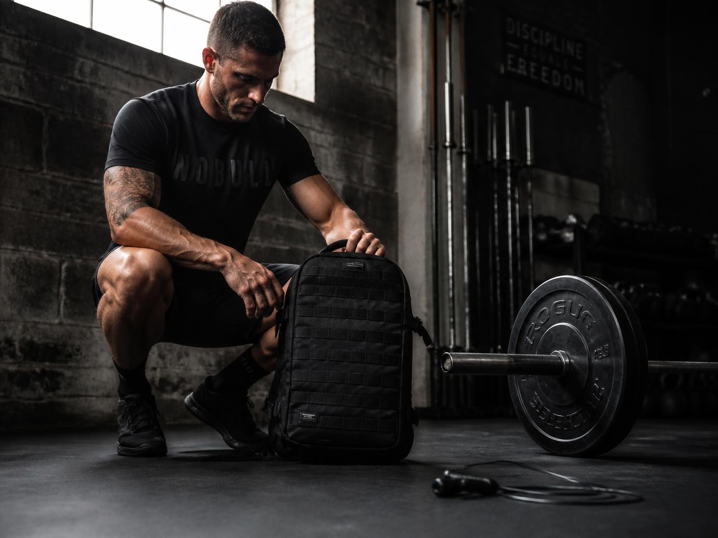 Gimnasio y CrossFit: mochila táctica Solvex Assault en uso